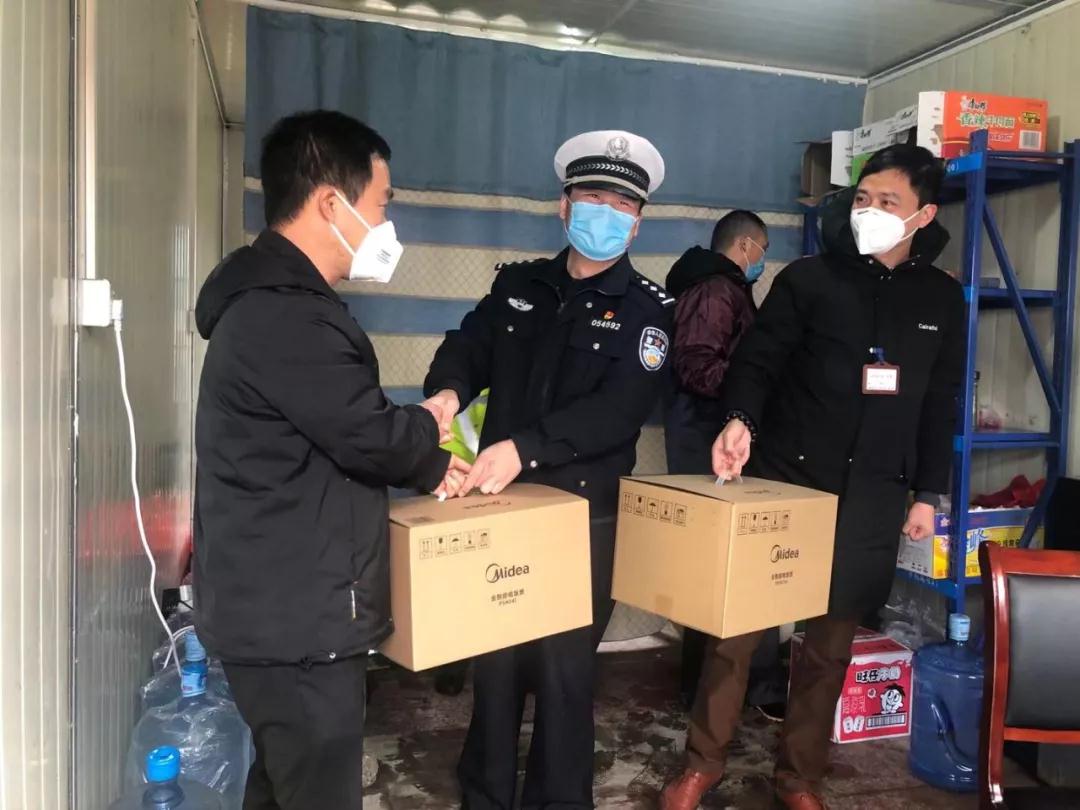 云峰慰問抗疫人員.jpg